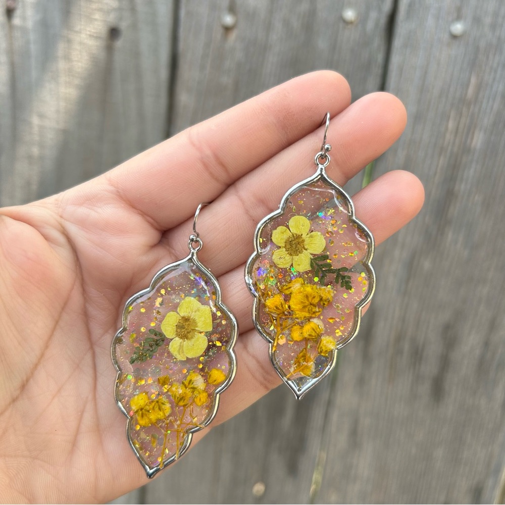 Handmade resin earrings flower